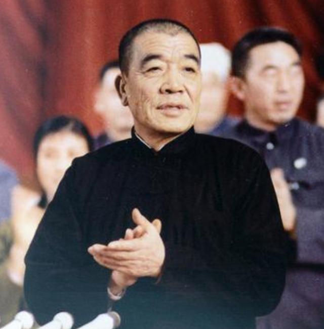 1986年陈永贵病逝，追悼会规格成难题，邓小平只说了一句话，全场安静